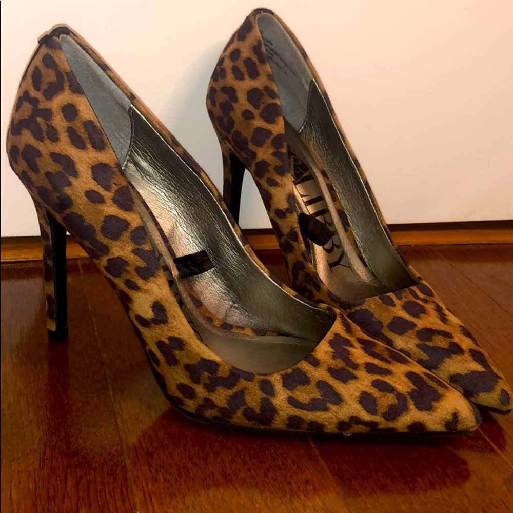 Leopard pumps